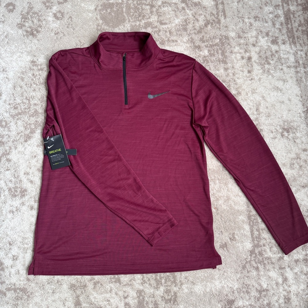 Never worn Men’s NIKE half-zip long sleeve athletic shirt maroon size medium
